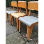 Vintage design houten schoolstoeltjes uit de jaren 60